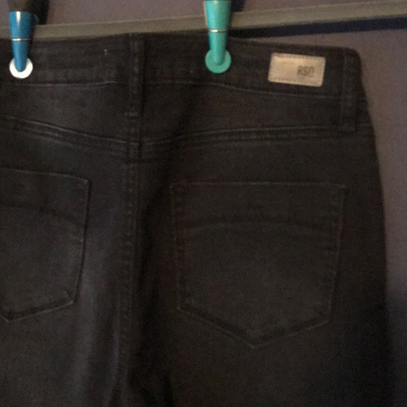 Capris - Picture 3 of 5